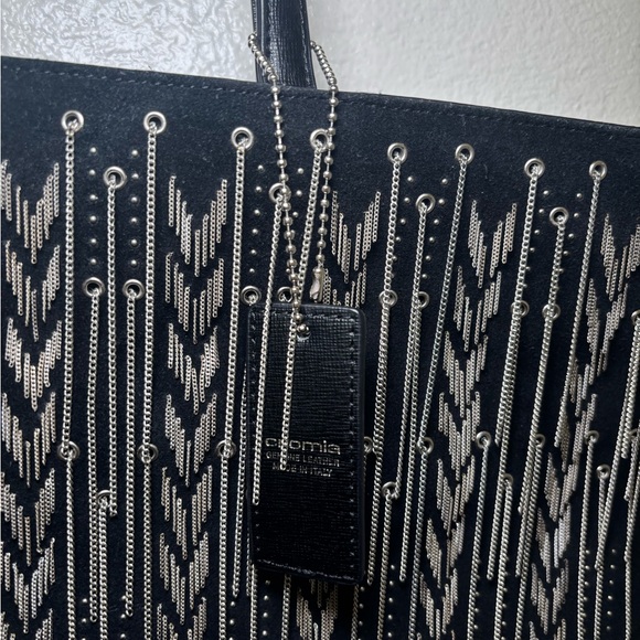 Elegant Black and White Patterned Tote - Picture 3 of 7